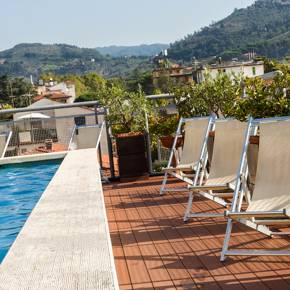 Panoramic pool